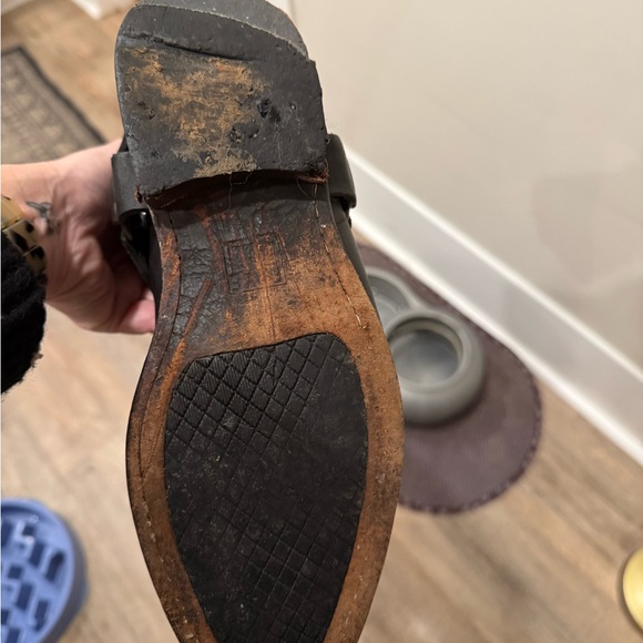 Frye Harness black leather boots
Size 7 - Picture 8 of 8